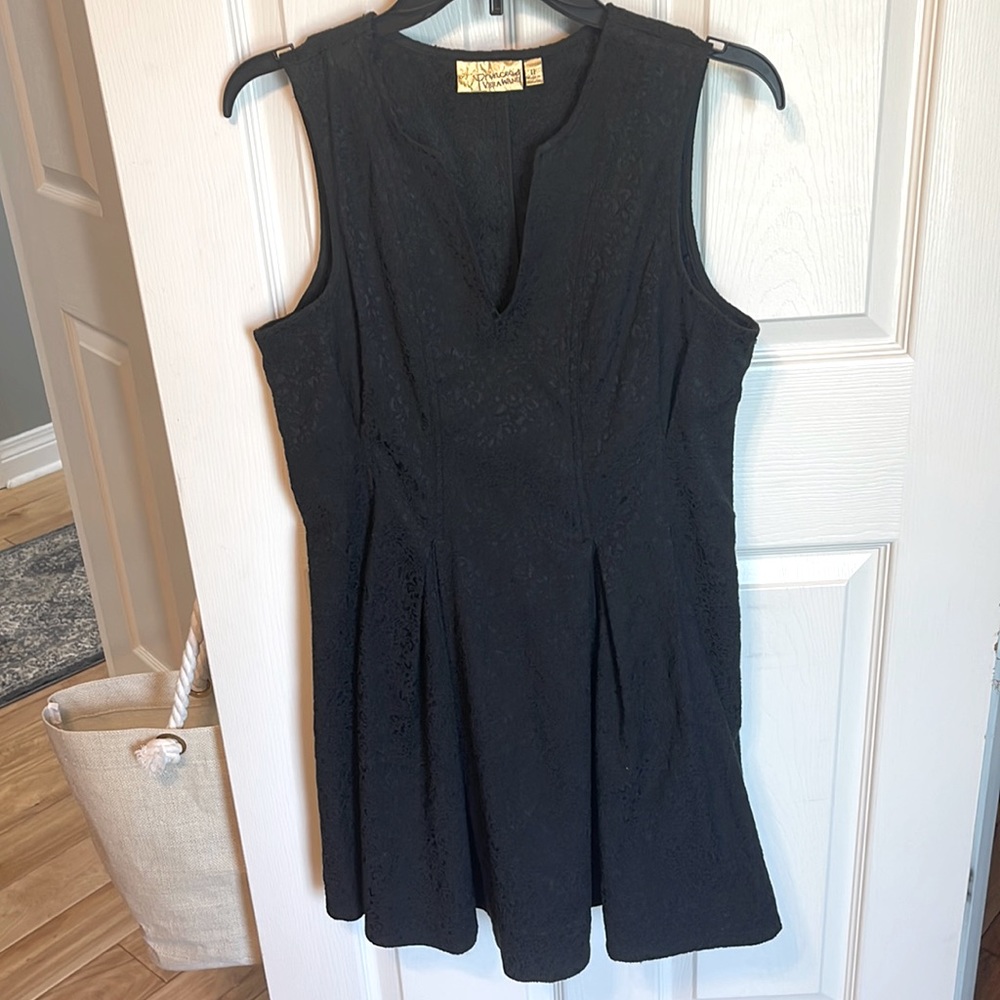 Sleeveless V-Neck Dress, lace detail- Size 11